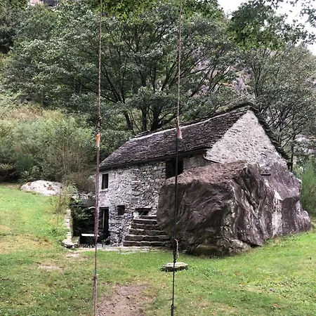 Rustico Gin Avegno Torbecc, Vallemaggia, Tessin, Gordevio Exterior photo